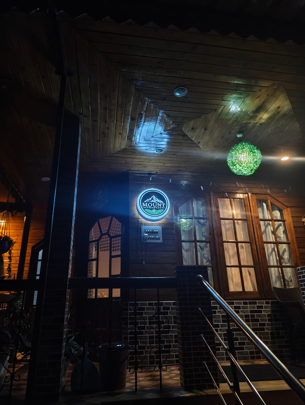 MountTea Stay entrance at night